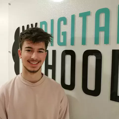Lucas, étudiant en Bachelor Webmarketing et Social Media